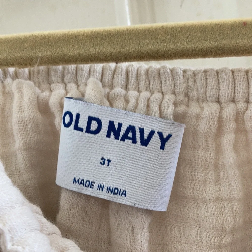FINAL MARKDOWN Old navy girls off the shoulder top 3t